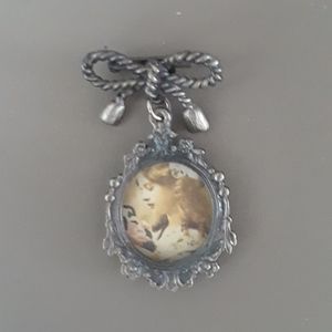 Vintage Pin w/picture frame